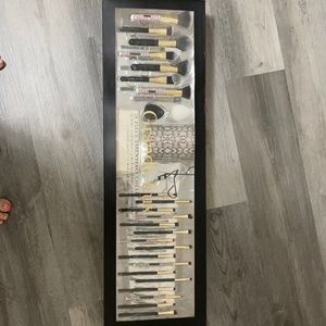 Brand new in the box 28 piece essential collection with brushes and makeup stuff